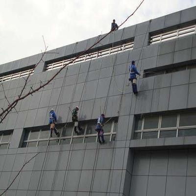 东莞市鸿新公司 专业外墙清洗，24小时服务保障